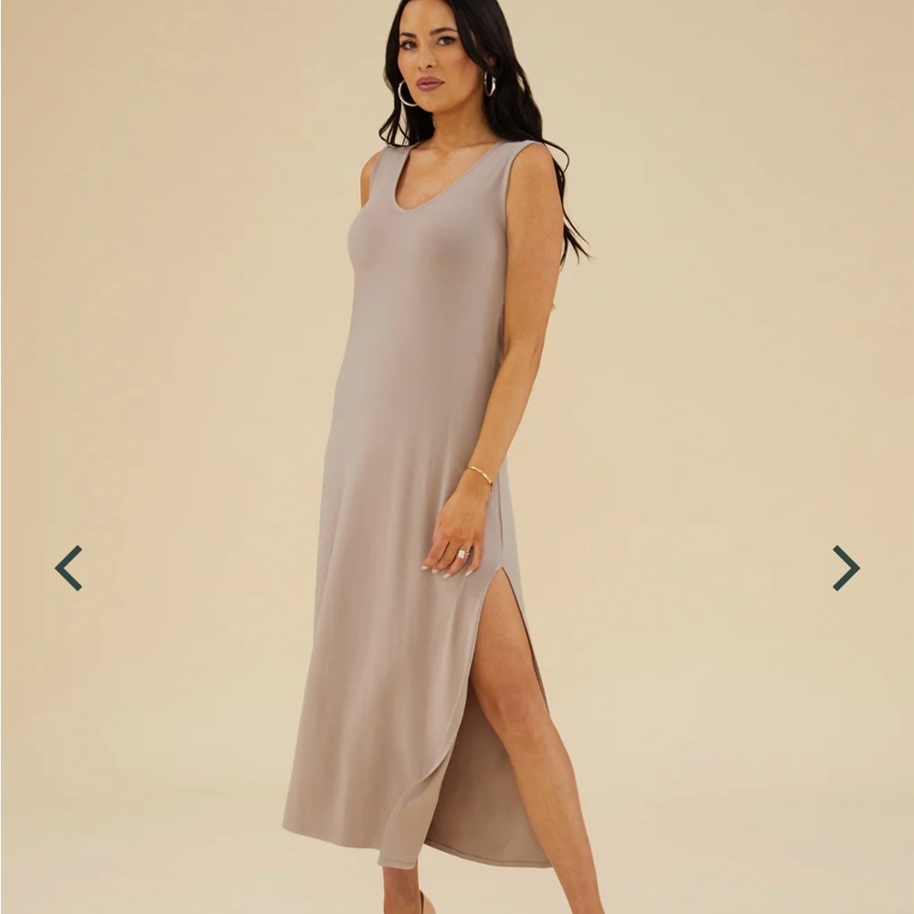Rachel Parcell V-Neck Muscle Midi Dress